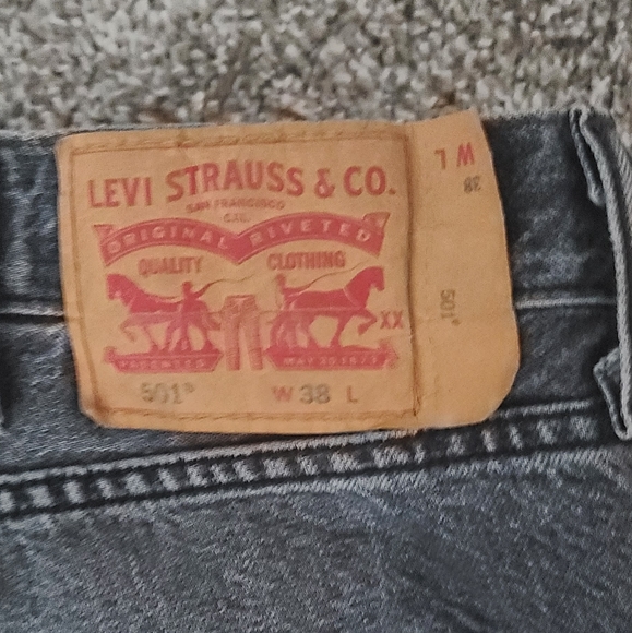 Levis distressed jeans shorts - Picture 3 of 3
